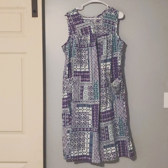 Only Necessities Gown - Picture 2 of 3